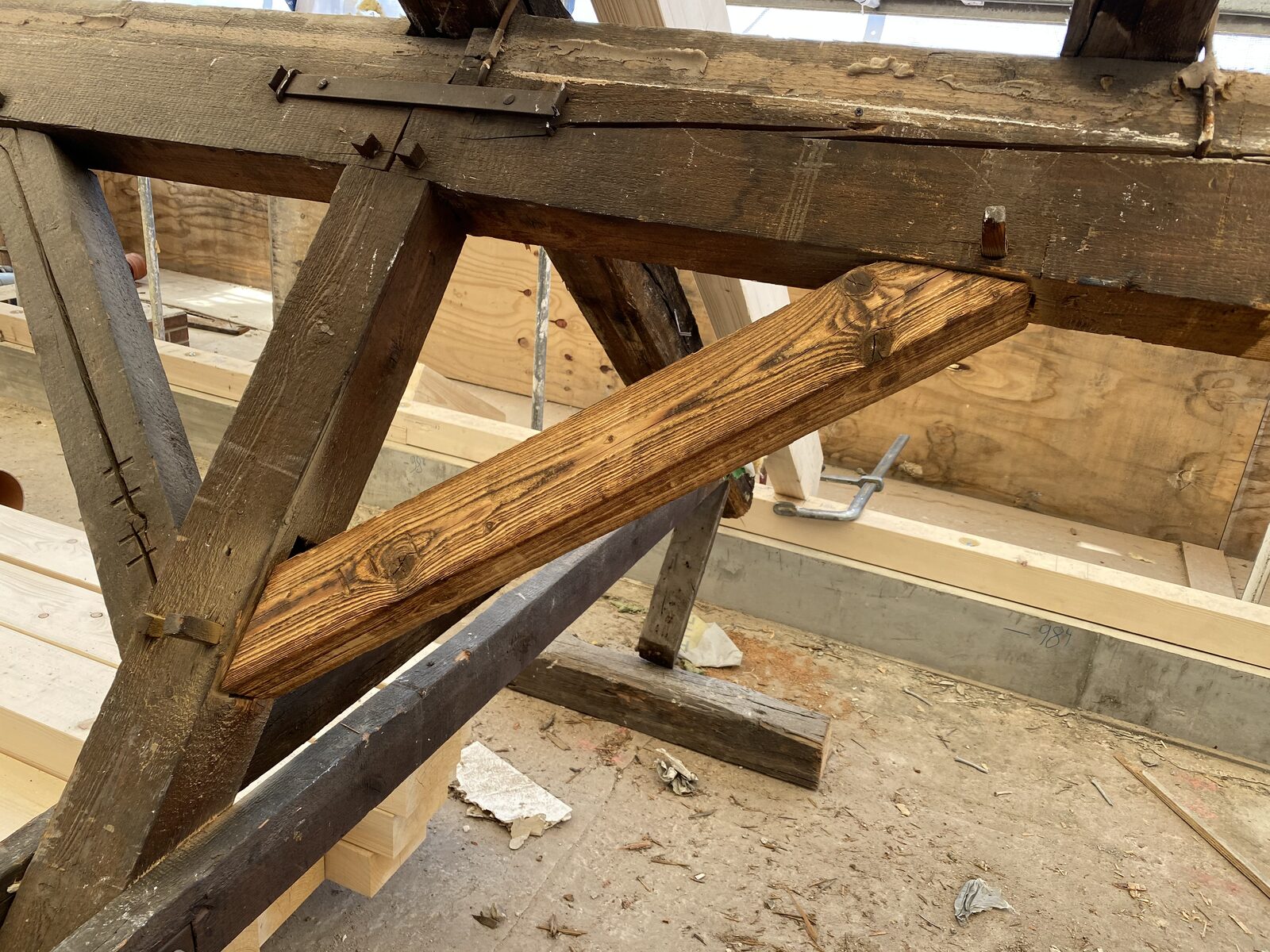 Restaurierter Holzbalken
